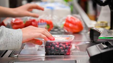 Die Kassen der Supermärkte in der Region klingeln. Im Gegensatz zu anderen Marktsegmenten zeigt sich der Lebensmittelhandel auch in der Krise stark.