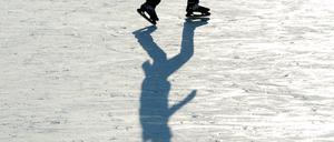 Eislaufen ist der Klassiker unter den winterlichen Aktivitäten in Berlin.