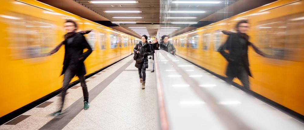 Von fahrenden U-Bahnen können die Berliner am Freitagmorgen nur träumen.