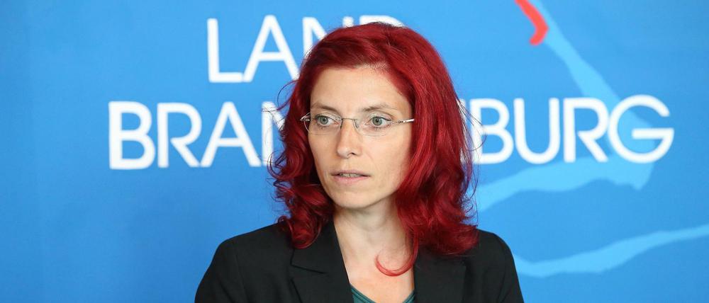 nunFamilienministerin Diana Golze steht unter Druck. Via YouTube-Video erklärt sie sich nun den Brandenburgern.