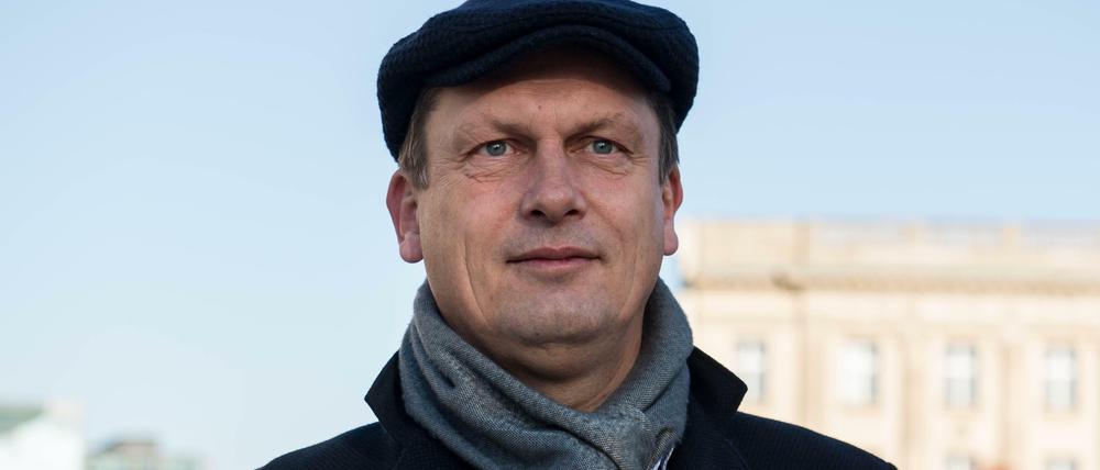 Der Oberbürgermeister von Cottbus, Holger Kelch (CDU), bei einer Demonstration im Jahr 2019. Er steht zurzeit im Verdacht, sich beim Impfen vorgedrängelt zu haben. (Archivbild)