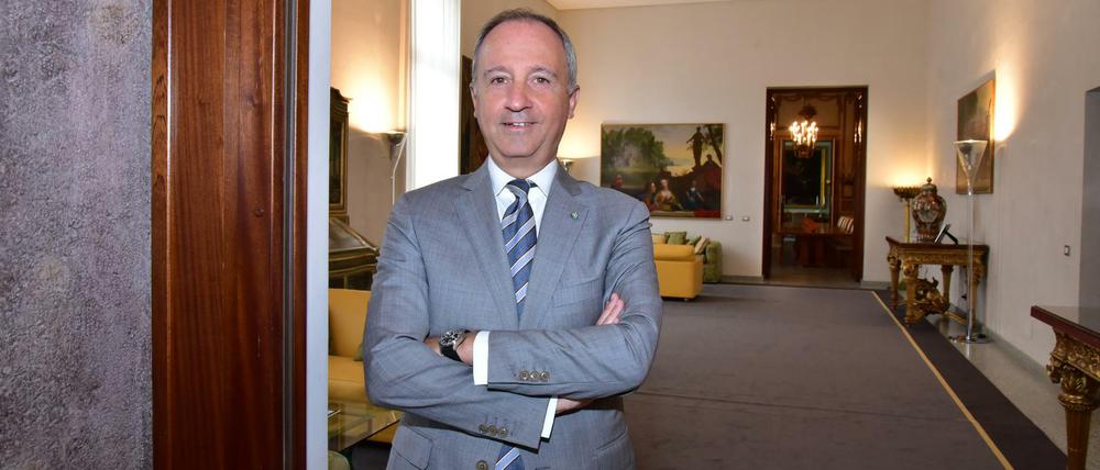 Venezianischer Netzwerker. Der neue italienische Botschafter Armando Varricchionin seinen offiziellen Räumen in Tiergarten.