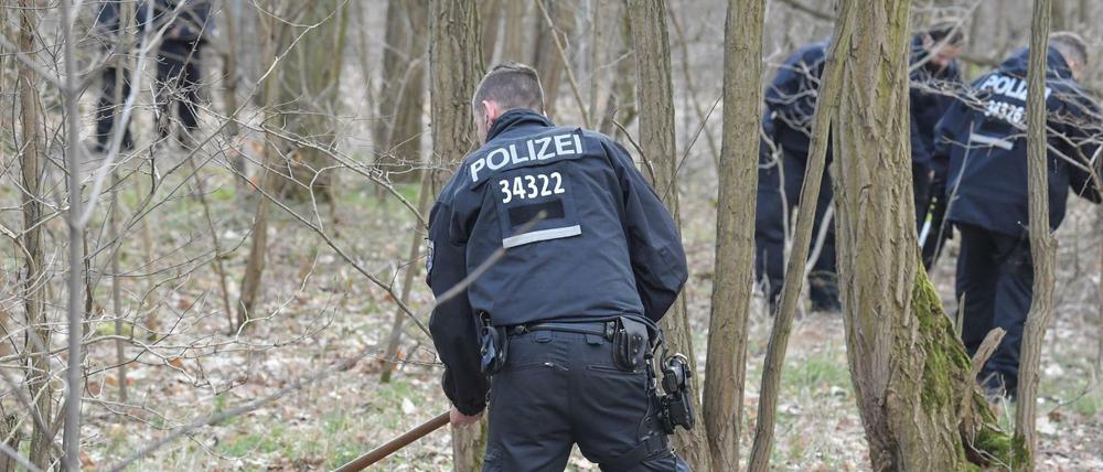 Die Polizei setzt ihre Suche nach der vermissten Rebecca im brandenburgischen Kummersdorf fort.