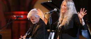 Patti Smith gibt zusammen mit Tony Shanahan ein Akustik-Konzert in der ausverkauften Gethsemanekirche in Prenzlauer Berg.