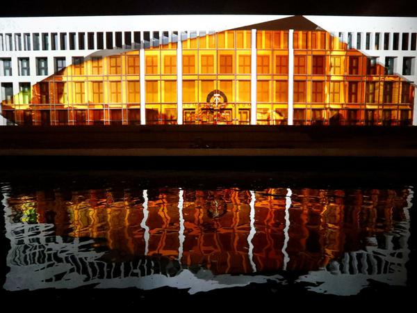 Lichtprojektion des Palasts der Republik am Humboldtforum