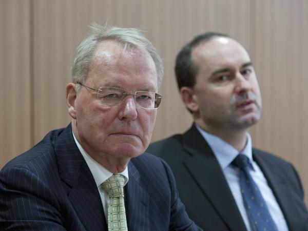 

Sie wollten beide die Freien Wähler bundesweit bekannt machen und in den Bundestag führen: Ex-BDI-Chef Hans-Olaf Henkel (li.) und Hubert Aiwanger im Jahr 2011 bei einer Pressekonferenz in Berlin.