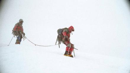Ariane Bartel betreute auch den Fall von Roland Jurca. Er verschwand am Mont Blanc. Dies ist eines seiner letzten Fotos von Mitwandernden.
