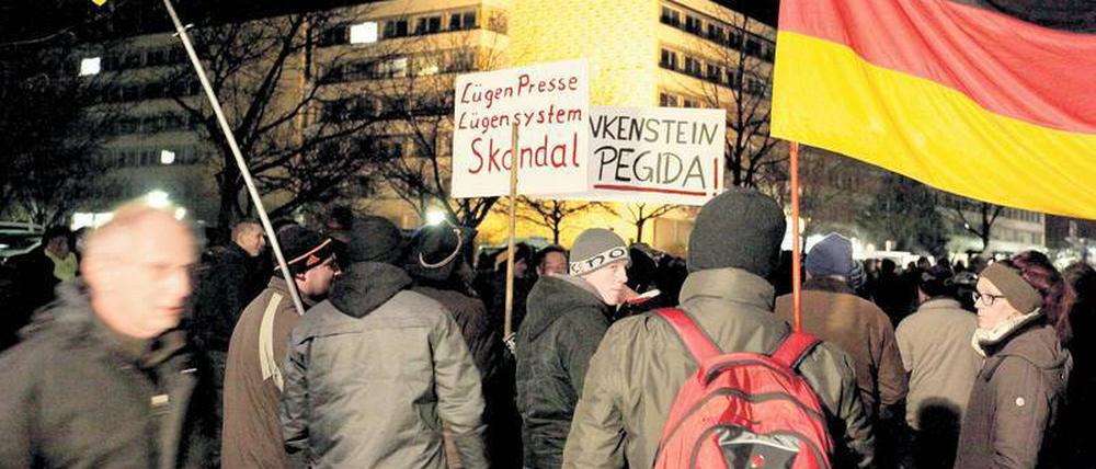 Die meisten Dresdener sind von den Pegida-Demonstranten und ihren Vorwürfen genervt. Sie vertrauen ihrer „Sächsischen Zeitung“.