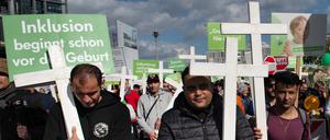 Zahlreiche Menschen protestierten 2018 in Berlin-Mitte gegen Abtreibungen.