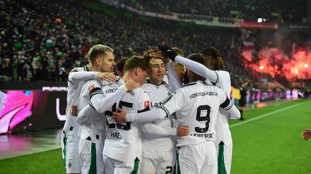 Borussia Mönchengladbach besiegte Stuttgart 3:1. 