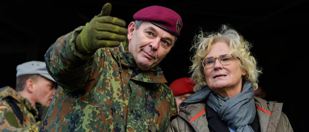 Es gibt viel zu tun - Verteidigungsministerin Christine Lambrecht (SPD) im Gespräch mit Alfons Mais, dem Inspekteur des Heeres