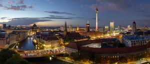 Schön, aber schädlich: Berlin gibt in der Nacht eine Menge Licht in die Nacht ab.