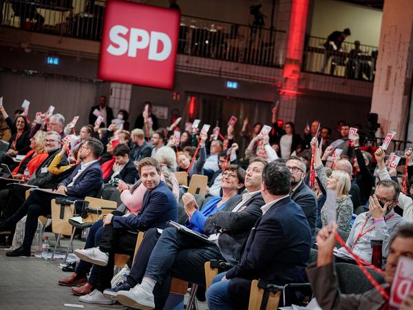 Viele Diskussionen, wenig Streit: Der Debattenkonvent der SPD im Vollgutlager in Berlin. 