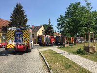 Rettungsfahrzeuge in der Nähe des Einsatzortes in Stahnsdorf. Foto: Anna Bückmann