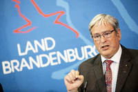 Jörg Steinbach (SPD), Wirtschaftsminister von Brandenburg.  Foto: Christoph Soeder/dpa