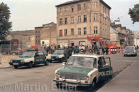 Das Bild zeigt einen Polizeieinsatz in der Gutenbergstraße. Foto: Martin Eifler