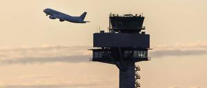 Ein Airbus der Fluglinie Brussels startet am Flughafen BER. (Symbolbild)