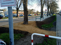 Die neue Bushaltestelle in Groß Glienicke hat einen provisorischen Zugang. privat