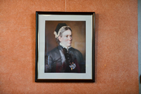 Christlich-sozial engagiert: Constance von Zieten. Das Bildnis hängt im Café Cosntance. Foto: Peter Geisler