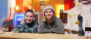 Charlotte von Fragstein und Anastasia Khokhlova (l.) veranstalten mit dem Mosa-Kollektiv immer mittwochs die Bar Mosa.