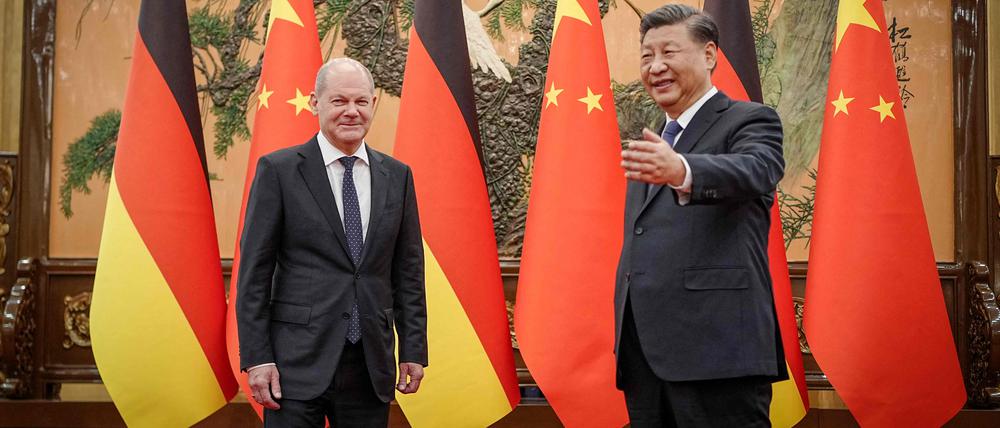 Chinas Partei- und Staatschef Xi Jinping begrüßte Kanzler Olaf Scholz im November in der Großen Halle des Volkes. 