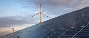 Die geplante Energiegenossenschaft soll in Wind- und Solarenergie investieren.
