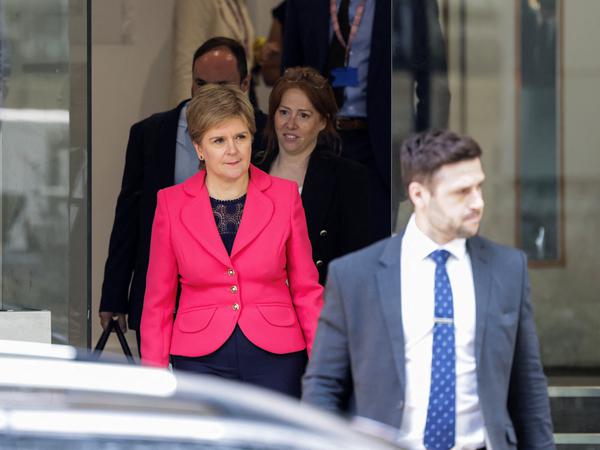 Die frühere schottische Regierungschefin Nicola Sturgeon nach ihrer Aussage vor dem Covid-Untersuchungsausschuss.