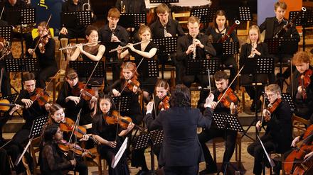Konzert der Jungen Philharmonie Brandenburg in der Erlöserkirche Potsdam unter Leitung von Peter Sommerer. Auftakt zur Reihe „Musikschulen öffnen Kirchen“.