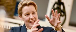 Will „von Monat zu Monat“ die Lage neu bewerten: Berlins Regierende Bürgermeisterin Franziska Giffey (SPD).
