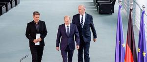 Wirtschaftsminister Habeck, Kanzlere Scholz und Brandenburgs Ministerpräsident Woidke präsentieren am Freitag ihren Plan für Schwedt.