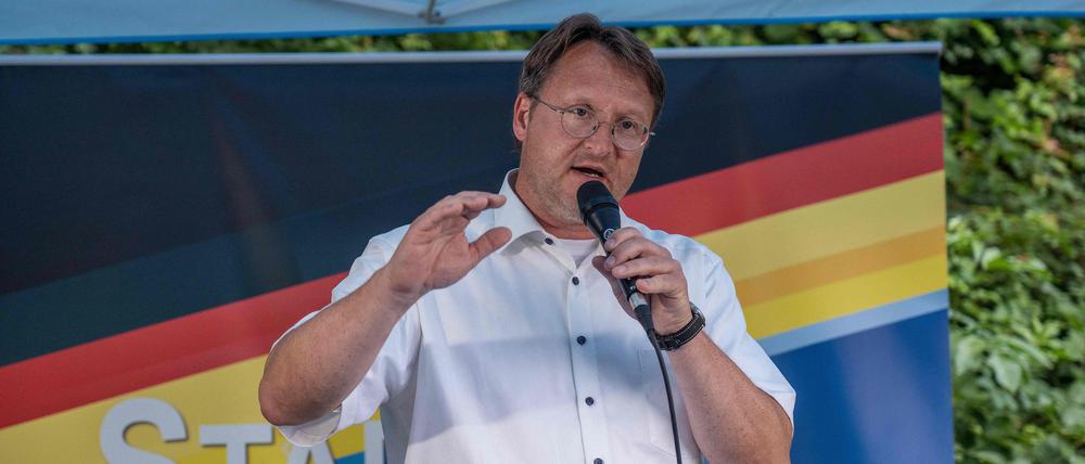 Robert Sesselmann bei einer Wahlkampfrede in Sonneberg
