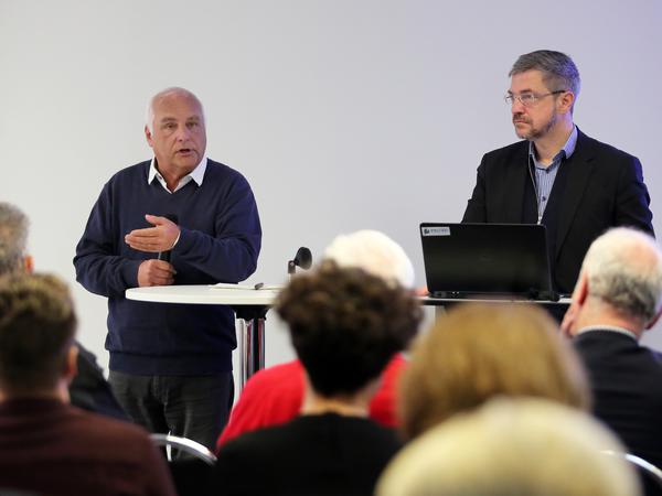 Im Dialog mit Eberhard Heieck (links), Coex-Chef und Gastgeber OB Mike Schubert.