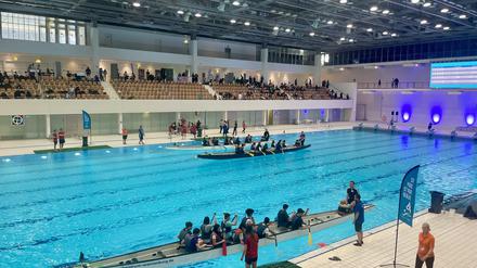 30 Schulen kamen am Freitag zu einer Kombination aus Drachenbootrennen und Ausbildungsmesse in den Europasportpark.
