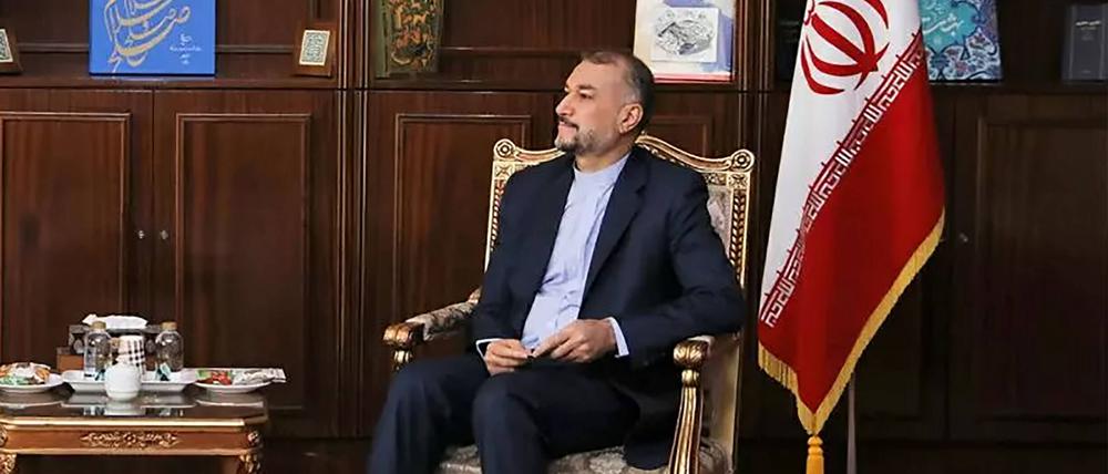 Der iranische Außenminister Hussein Amirabdollahian droht: drohte: „Unsere Antwort wird angemessen und entschlossen sein.“ 
