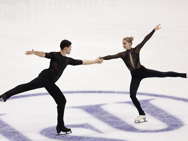 Das lief super. Minerva Fabienne Hase (r.) und Nikita Volodin auf dem Eis.
