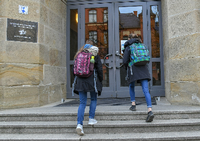 Das Karl-Liebknecht-Gymnasium in Frankfurt (Oder) bleibt vorerst geschlossen (Archivbild).  Foto: dpa