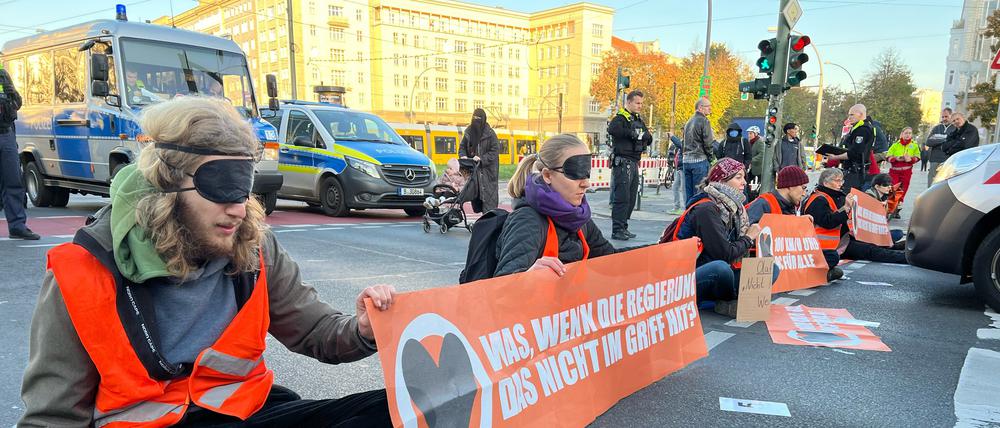 Auch am Frankfurter Tor haben sich Klimaaktivisten in der Vergangenheit an die Straße geklebt. 