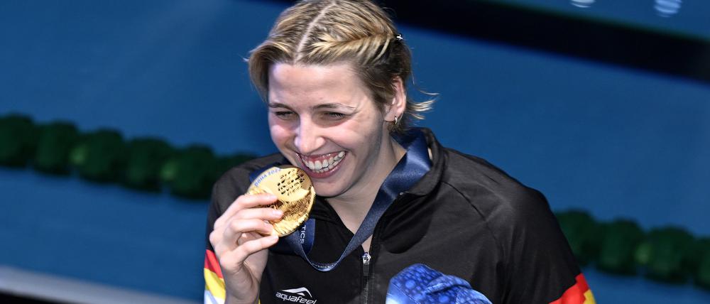 Bei der Schwimm-WM in Doha hat Angelina Köhler die Goldmedaille geholt.