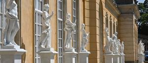Skulpturen in und an den Neuen Kammern von Sanssouci