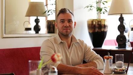 Sergio Nacu ist der neue Inhaber des Lindencafés im Herzen Babelsbergs.