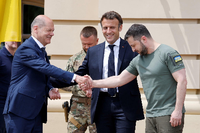Bundeskanzler Scholz (l.) beim Treffen mit Frankreichs Präsident Macron (m.) und dem ukrainischen Präsidenten Selenskyj (r.). Foto: Ludovic Marin/Pool via REUTERS