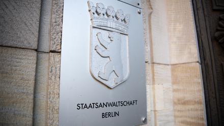 Das Schild mit der Aufschrift «Staatsanwaltschaft Berlin» am Eingang des Gerichts in Moabit. (Symbolbild)