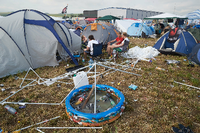Zerstörte Zelte auf dem Festivalgelände von "Rock am Ring" in Mendig nach einem Unwetter mit Blitzeinschlag dpa