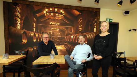 Neue Weinbar "Bel Vino" in Potsdam. Berhard Goedecke, Manfred Gerdes und Patricia Hartwig (v.l.)