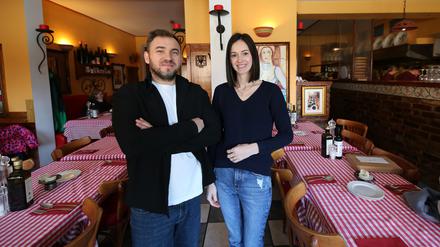 Sergio und Irina Nacu müssen in ihrem Restaurant „Pane e Vino“ jetzt mehr selbst mitarbeiten, um zu überleben.