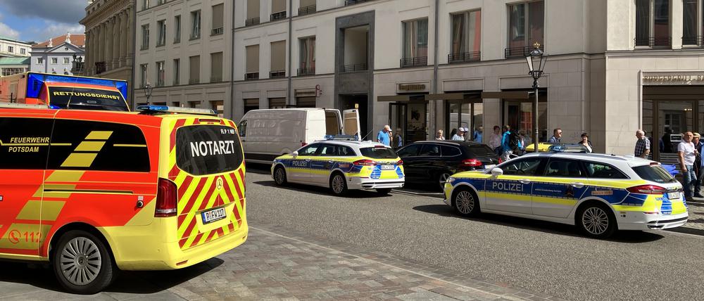 Polizeieinsatz in der Potsdamer Innenstadt. Rettungs- und Polizeiwagen eilten in die Humboldtstraße
poli0914