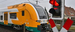 Die Verkehrsprobleme im Regionalverkehr zwischen Berlin und Brandenburg dürften aus Sicht der Ostdeutschen Eisenbahngesellschaft (Odeg) noch einige Wochen andauern.
