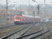 Eine 105 Meter lange vierteilige Zugvariante mit etwa 400 Sitzplätzen soll demnächst auf der Linie RE1 zum Einsatz kommen. Foto: ENRICO BELLIN