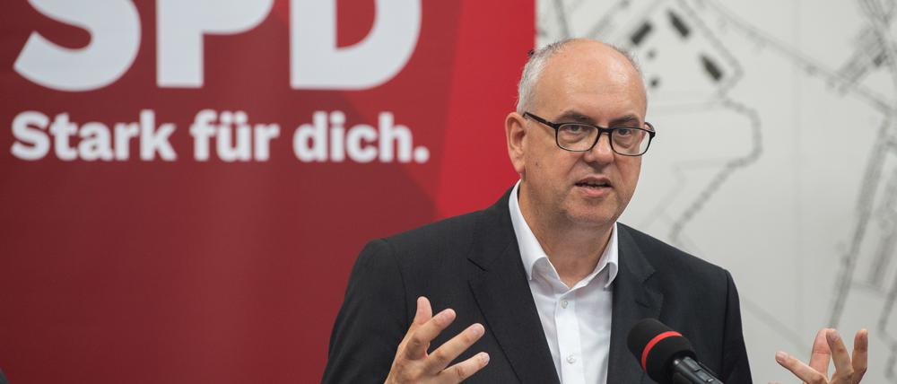 Bürgermeister Andreas Bovenschulte von der Bremer SPD bei der Vorstellung des neu ausgehandelten Koalitionsvertrags. Nach der Bürgerschaftswahl am 14. Mai hatten die alten und neuen Regierungsparteien fast vier Wochen über die Inhalte ihrer gemeinsamen Politik und über die Ressortverteilung verhandelt. 