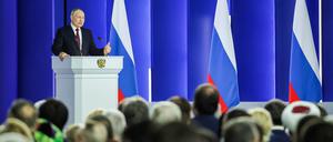 Rede an die Nation. Putin am 21. Februar in Moskau vor der Generalversammlung der Russischen Förderation.